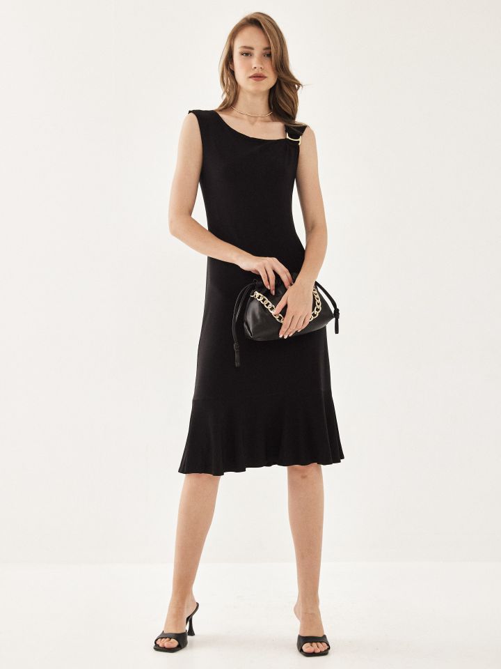 שמלה אסימטרי אבזם PROMO בצבע שחור