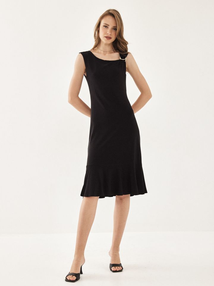 שמלה אסימטרי אבזם PROMO בצבע שחור