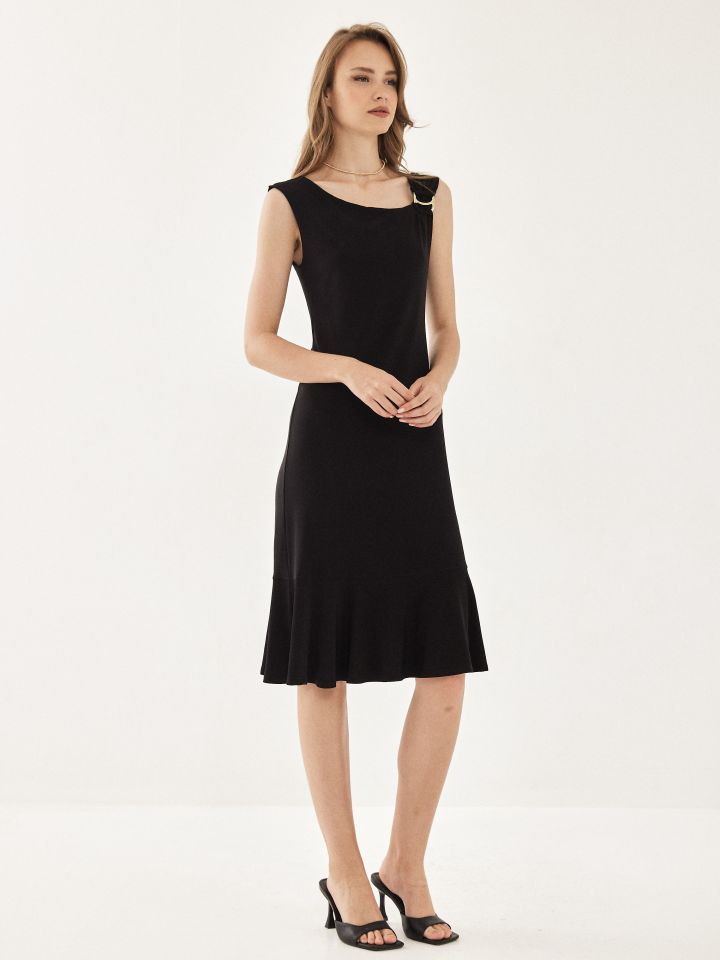 שמלה אסימטרי אבזם PROMO בצבע שחור