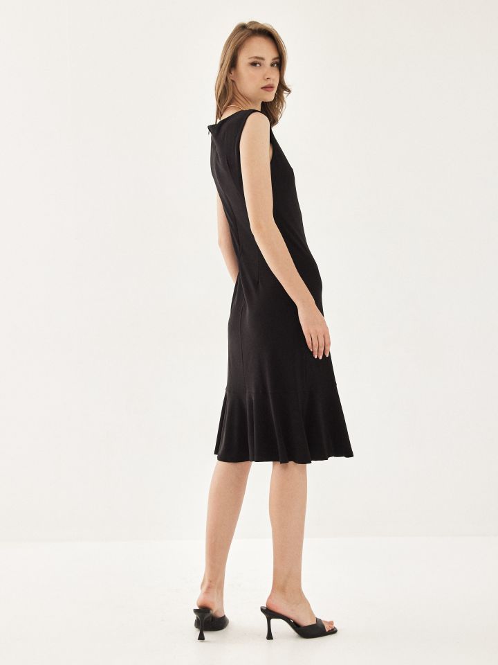 שמלה אסימטרי אבזם PROMO בצבע שחור