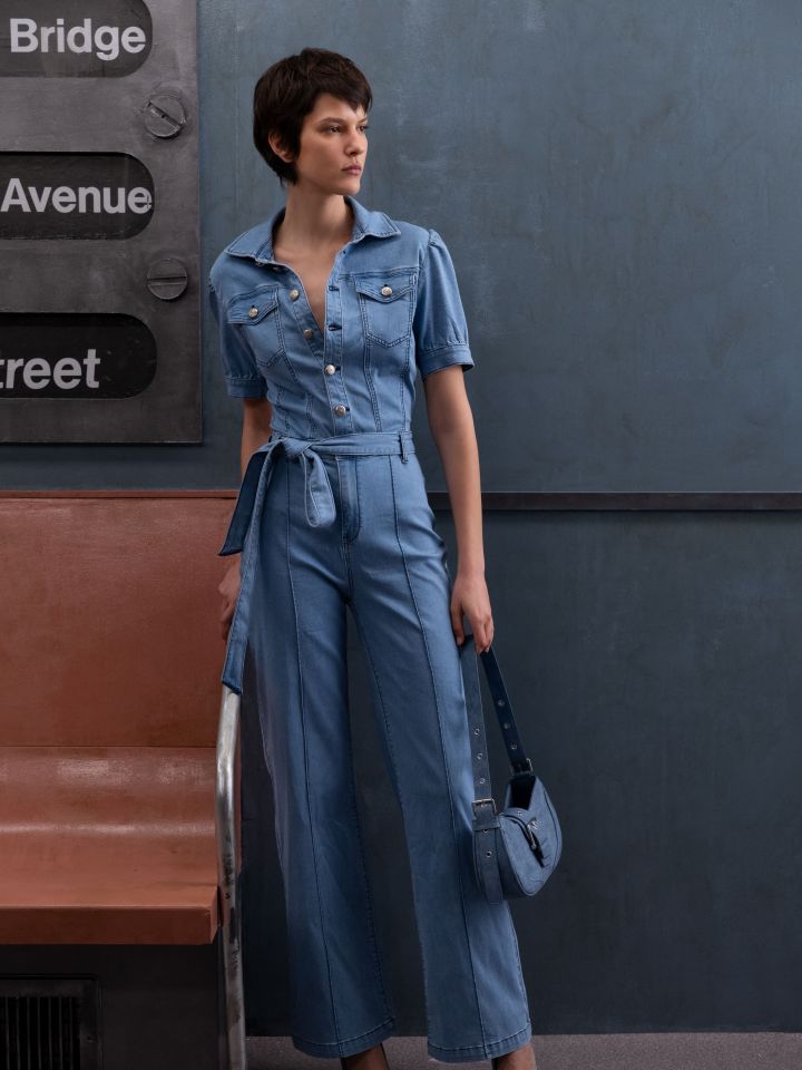 אוברול ג’ינס YARIN בצבע ג’ינס בהיר