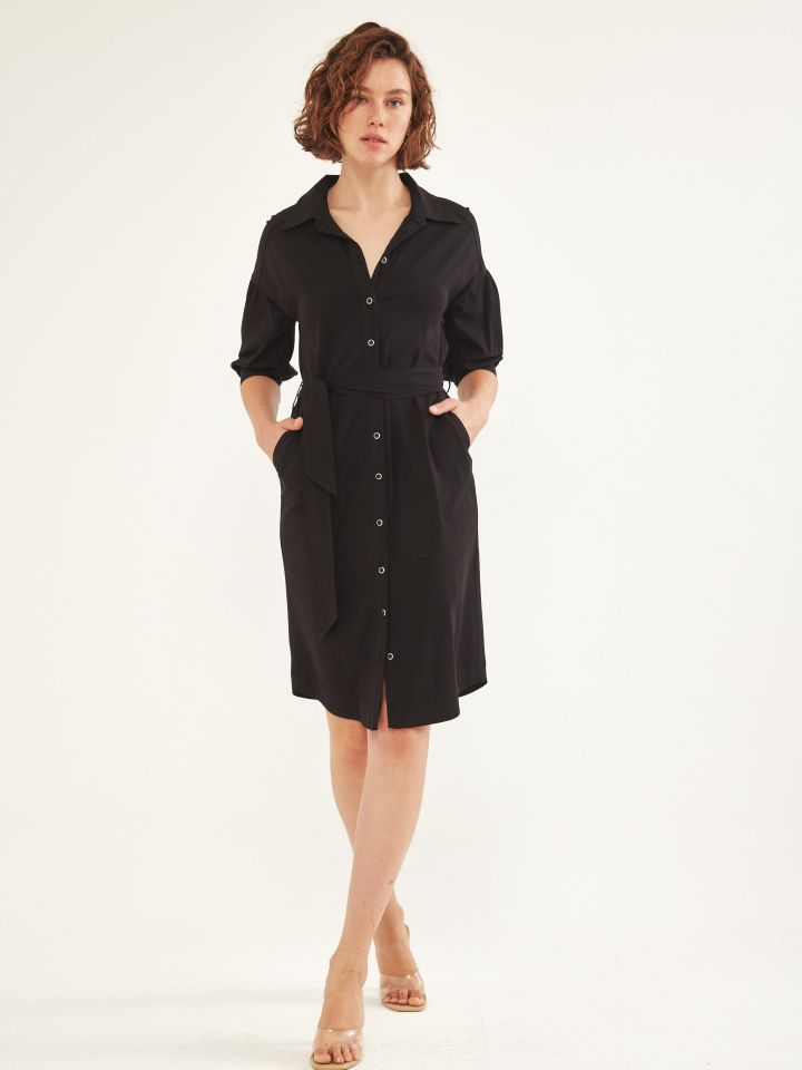 שמלה מכופתרת קשירה בצבע שחור