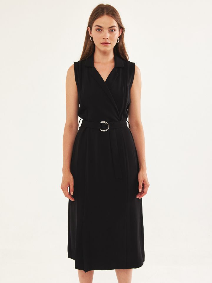 שמלה צוארון חגורה בצבע שחור