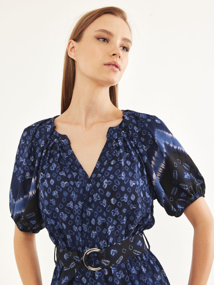 שמלה דפוס אינדיגו + חגורה בצבע כחול