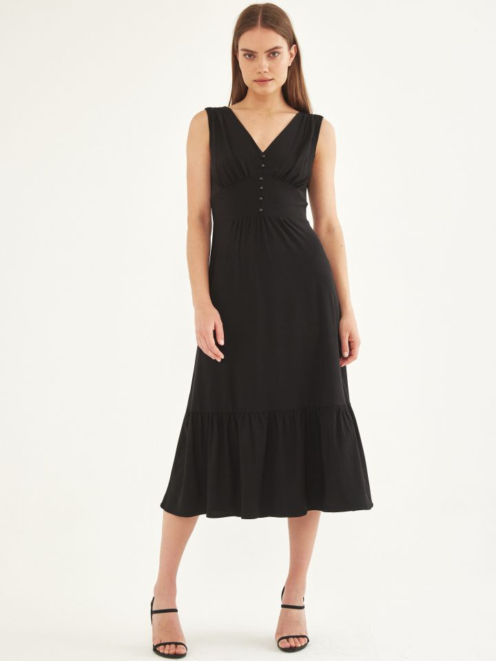 שמלה V כיווצים וכפתורים בצבע שחור