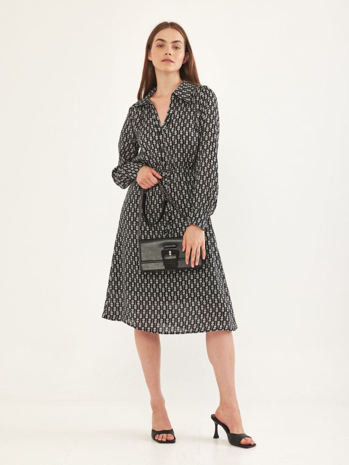 שמלה צוארון דפוס בצבע שחור/לבן