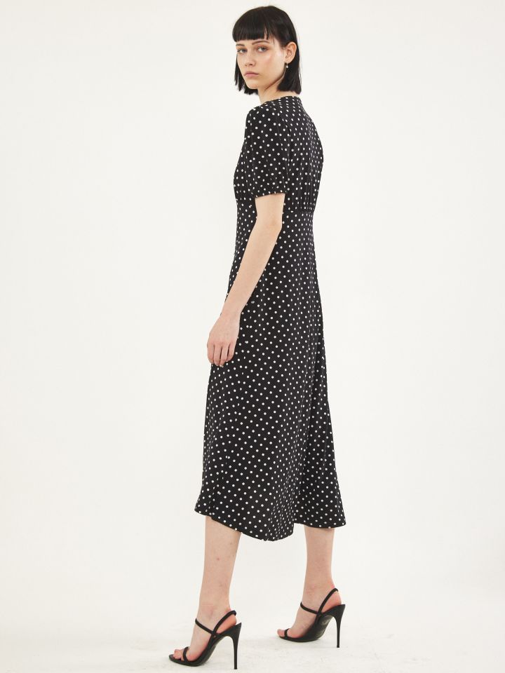 שמלה נקודות מכופתרת בצבע שחור