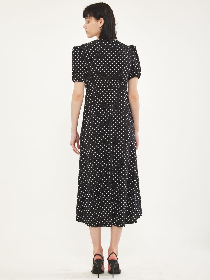 שמלה נקודות מכופתרת בצבע שחור