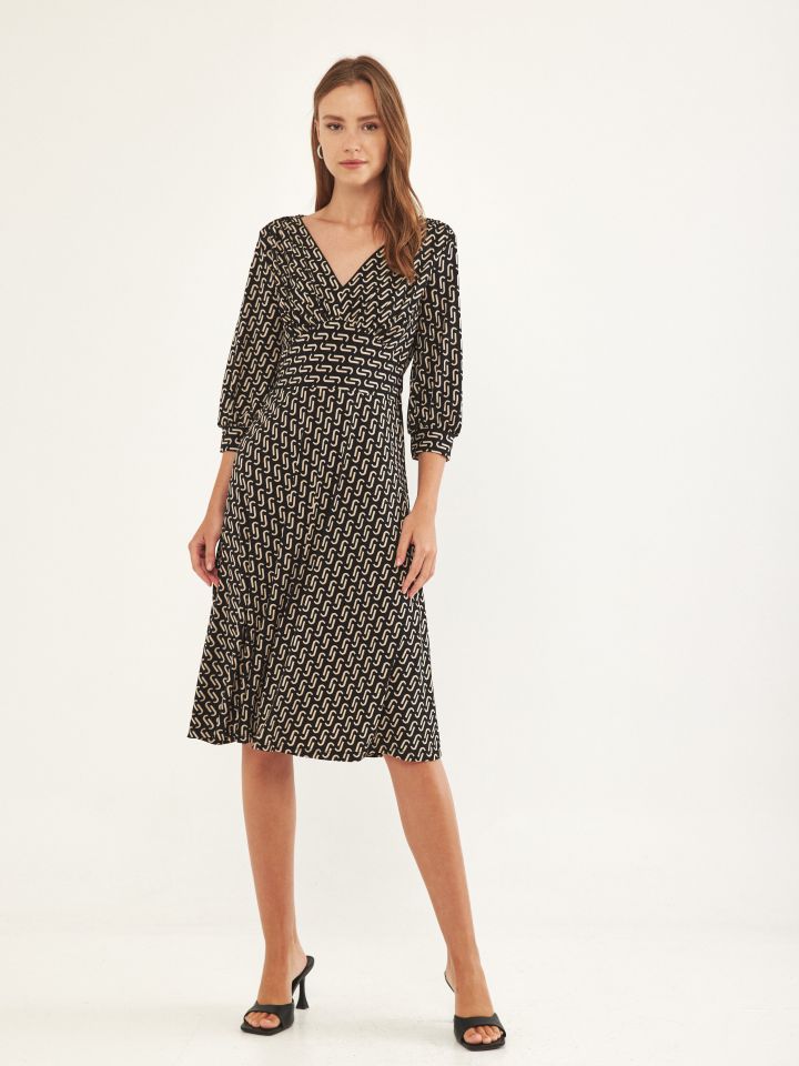 שמלה V דפוס גומי בגב בצבע בייז’/שחור