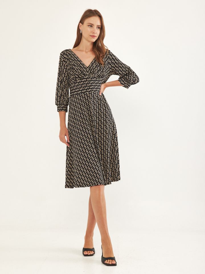 שמלה V דפוס גומי בגב בצבע בייז’/שחור