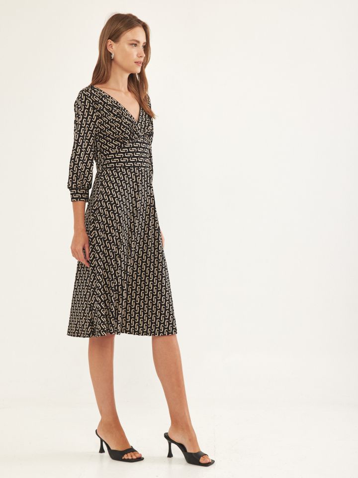 שמלה V דפוס גומי בגב בצבע בייז’/שחור