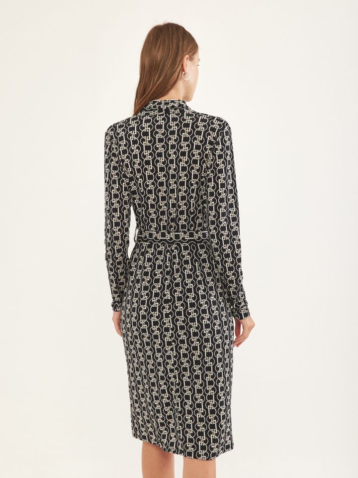 שמלה דפוס + חגורה PROMO בצבע שחור