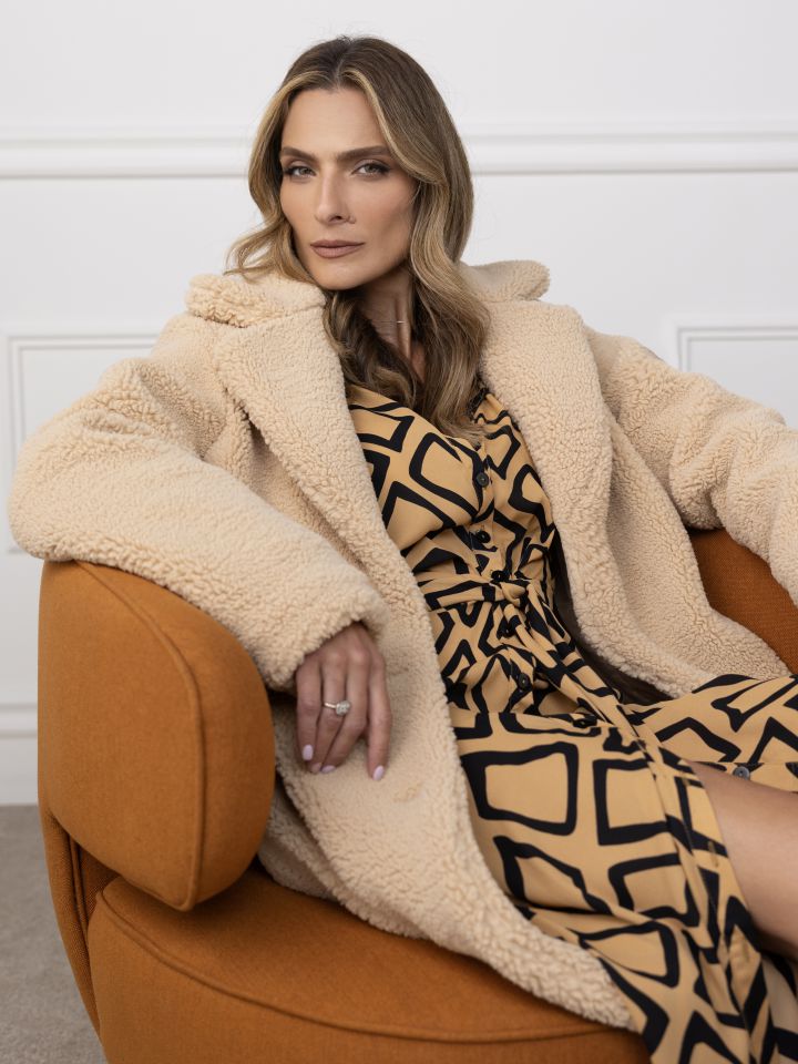 שמלה דפוס כפתורים קשירה בצבע קאמל