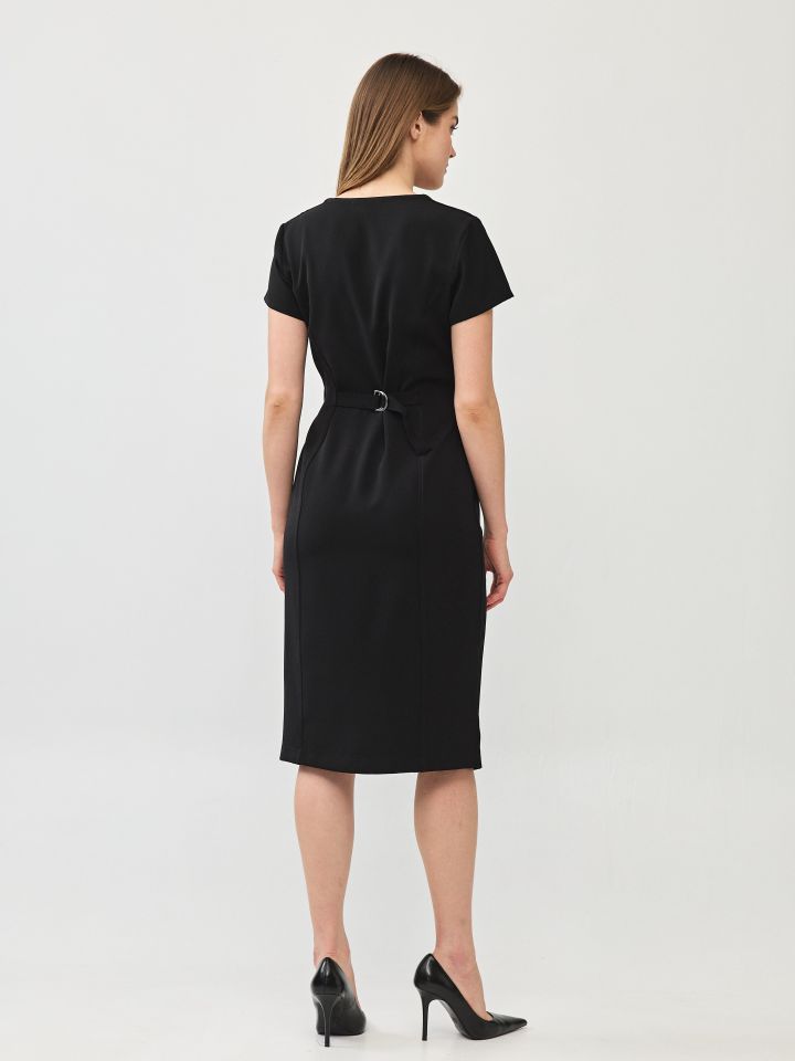 שמלה V מכופתרת בצבע שחור