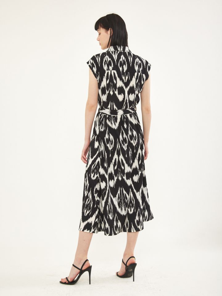 שמלה דפוס צוארון PROMO בצבע שחור/לבן