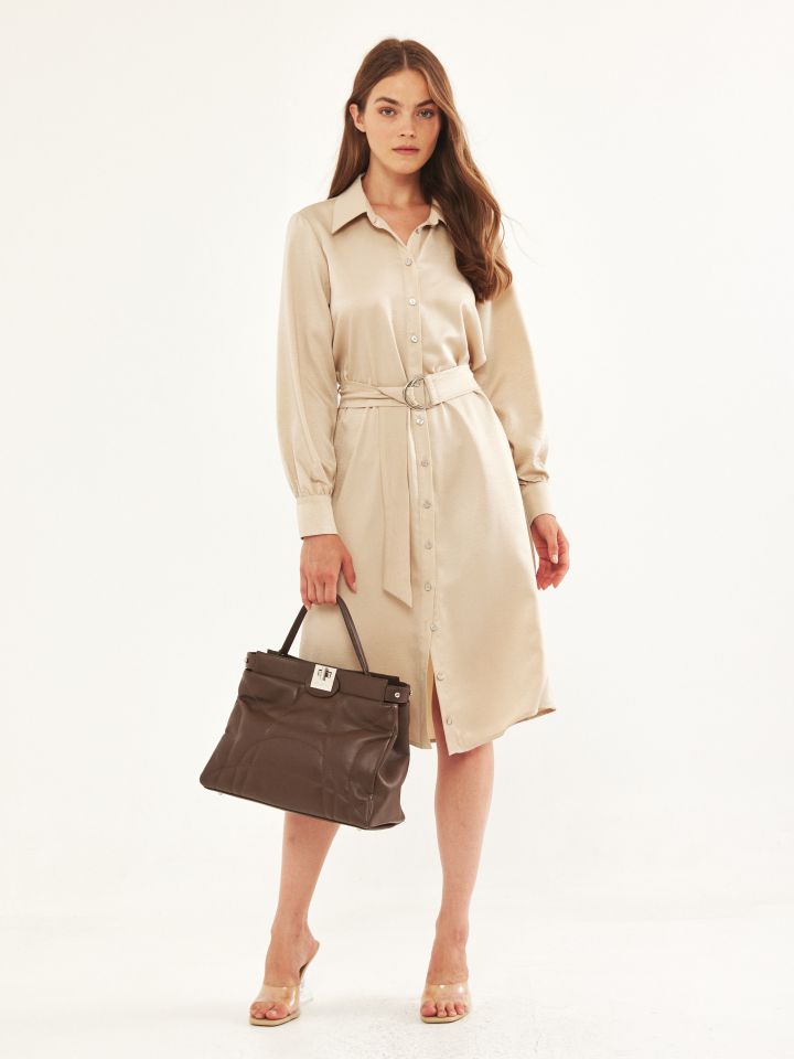 שמלה צוארון + חגורה קשירה בצבע בייז’