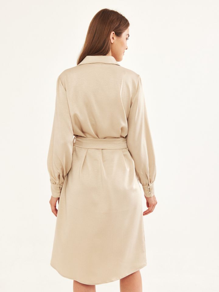 שמלה צוארון + חגורה קשירה בצבע בייז’