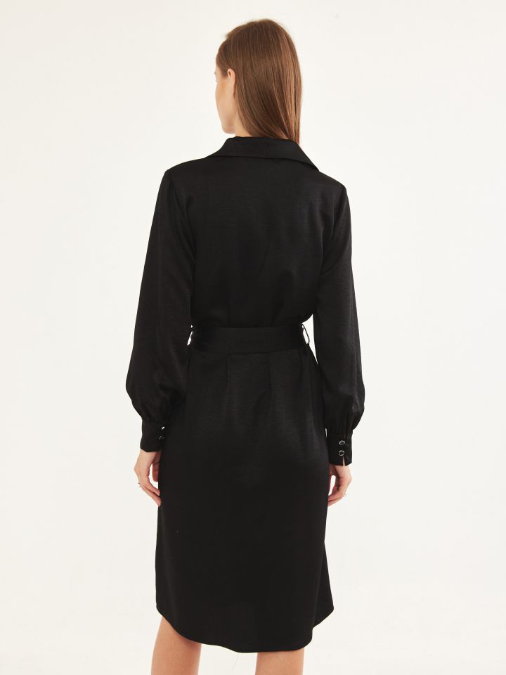שמלה צוארון + חגורה קשירה בצבע שחור
