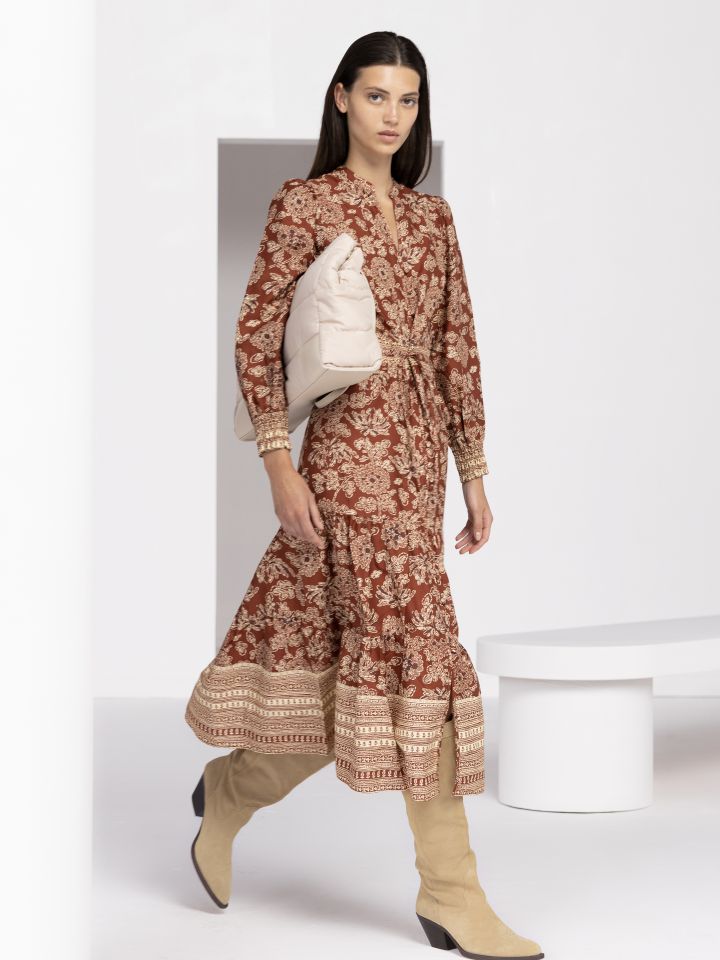 שמלה דפוס בורדורה בצבע חמרה