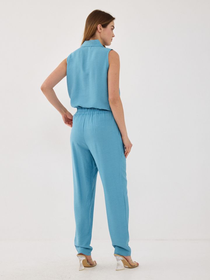 חליפת מכנסיים SHIRA בצבע תכלת