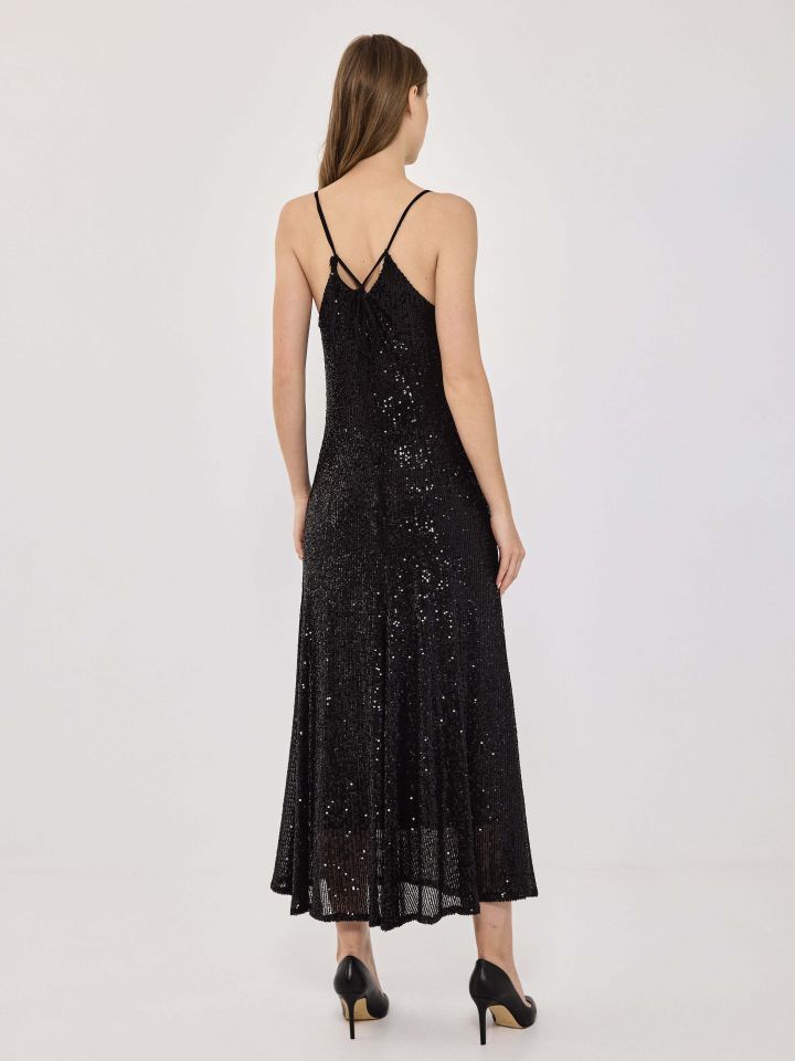 שמלה מקסי פייטים בצבע שחור