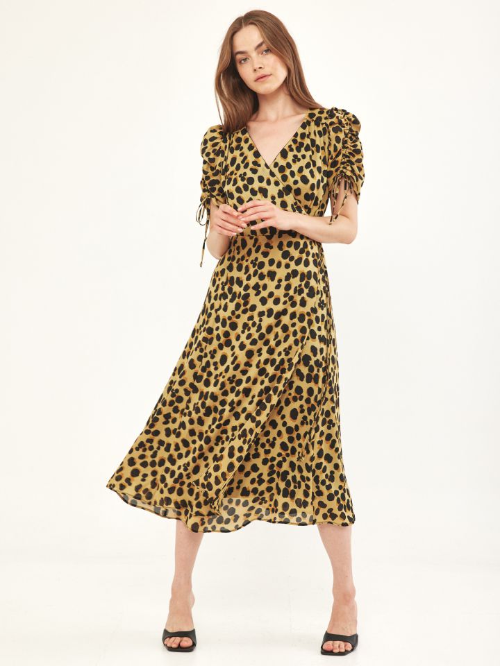 שמלה מעטפה קשירה בצבע נקודות שחרות