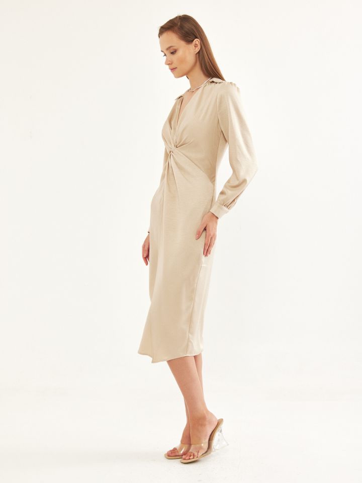 שמלה סטן מעטפה בצבע בייז’