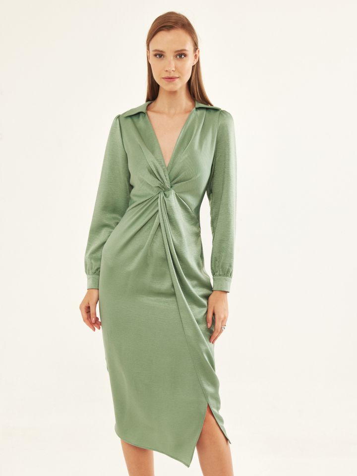 שמלה סטן מעטפה בצבע ירוק בהיר