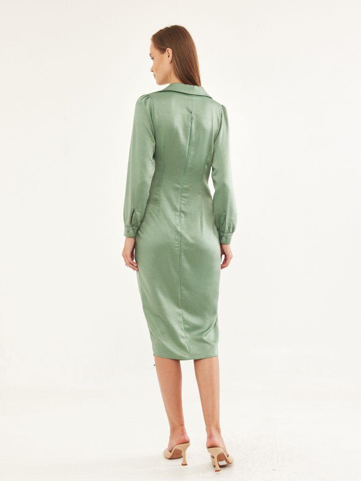 שמלה סטן מעטפה בצבע ירוק בהיר
