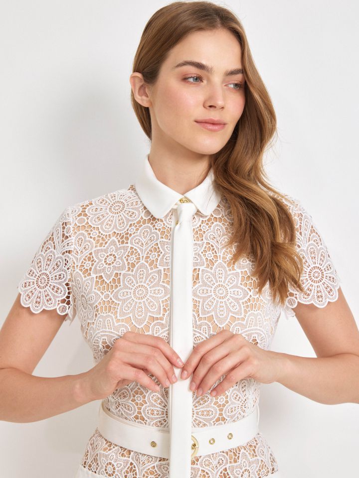 שמלה כפ’ תחרה KONTENTO בצבע אופוויט