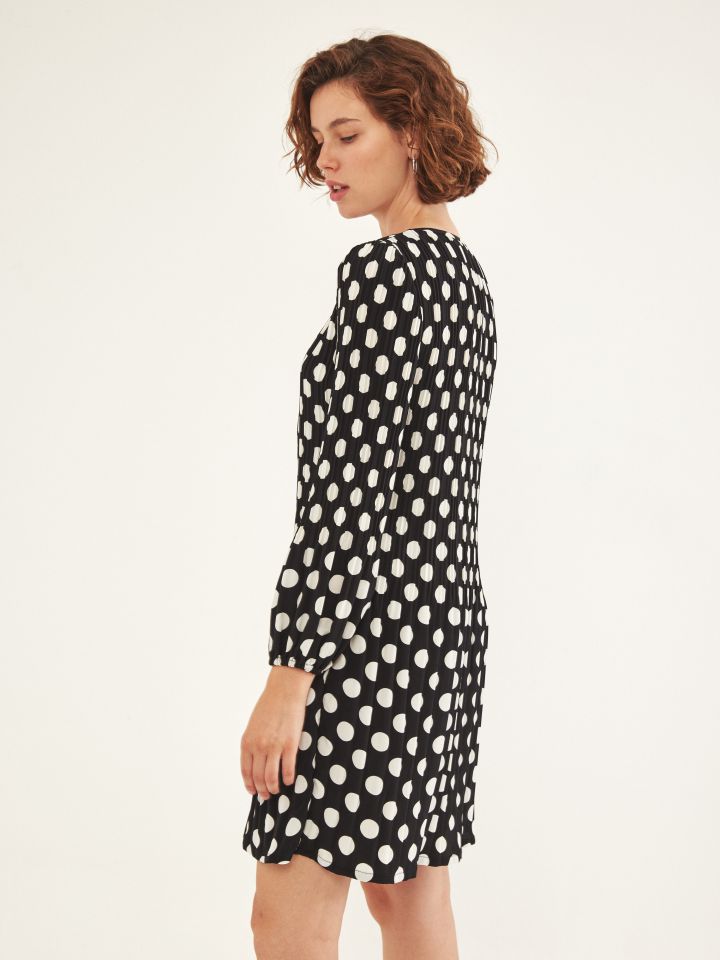 שמלה פליסה נקודות בצבע שחור/לבן