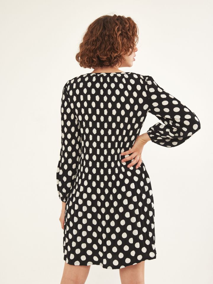 שמלה פליסה נקודות בצבע שחור/לבן