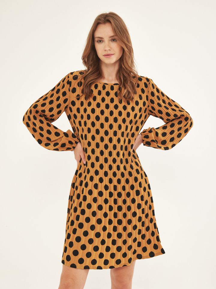 שמלה פליסה נקודות בצבע חרדל