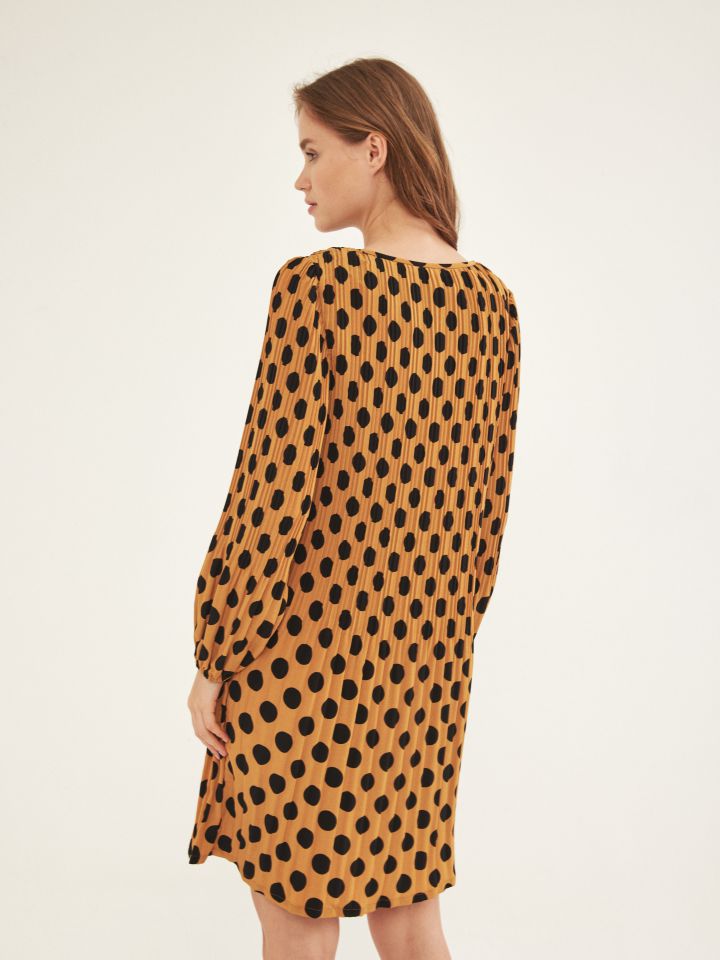 שמלה פליסה נקודות בצבע חרדל