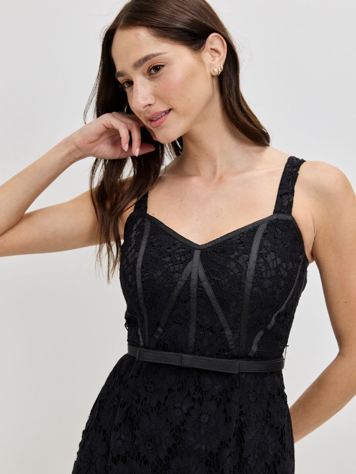 שמלה קרושה + חגורה בצבע שחור