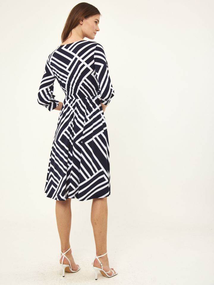 שמלה V דפוס COURAGE בצבע כחול/לבן