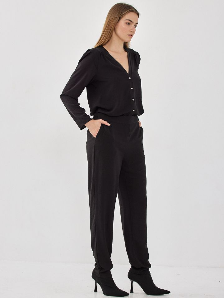 חליפה V כפתורים PARIS בצבע שחור