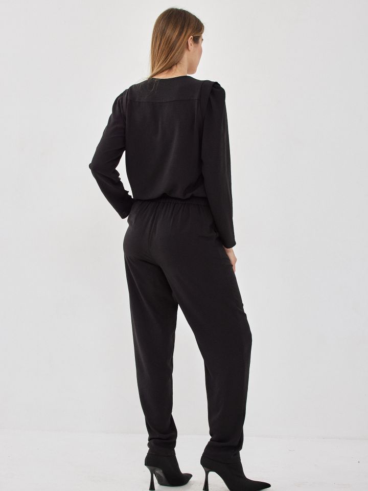 חליפה V כפתורים PARIS בצבע שחור