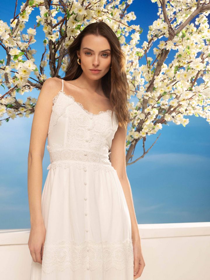 שמלה וואל שילוב קרושה בצבע לבן