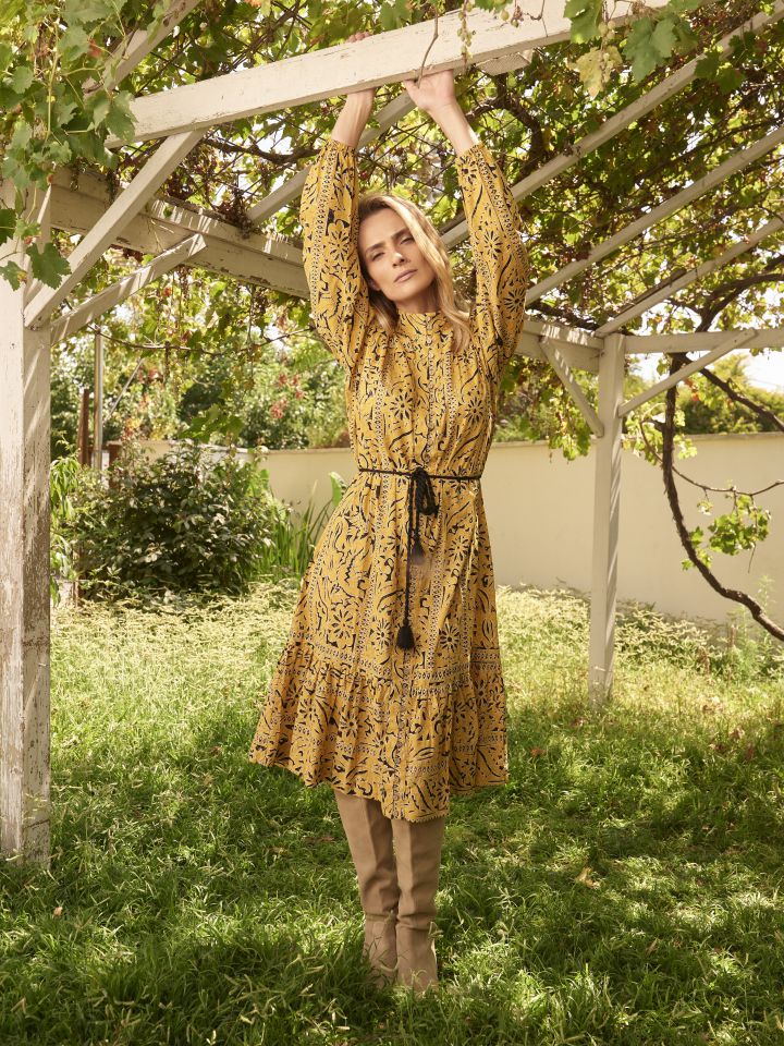 שמלה דפוס כפתורים בצבע חרדל