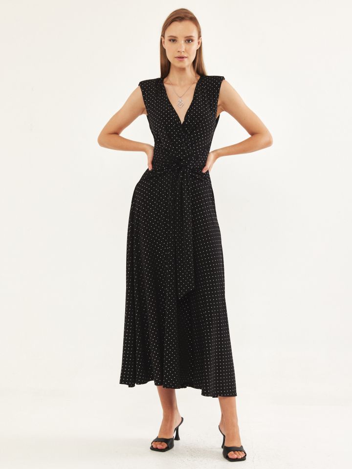 שמלה פייטים וולן בצבע שחור