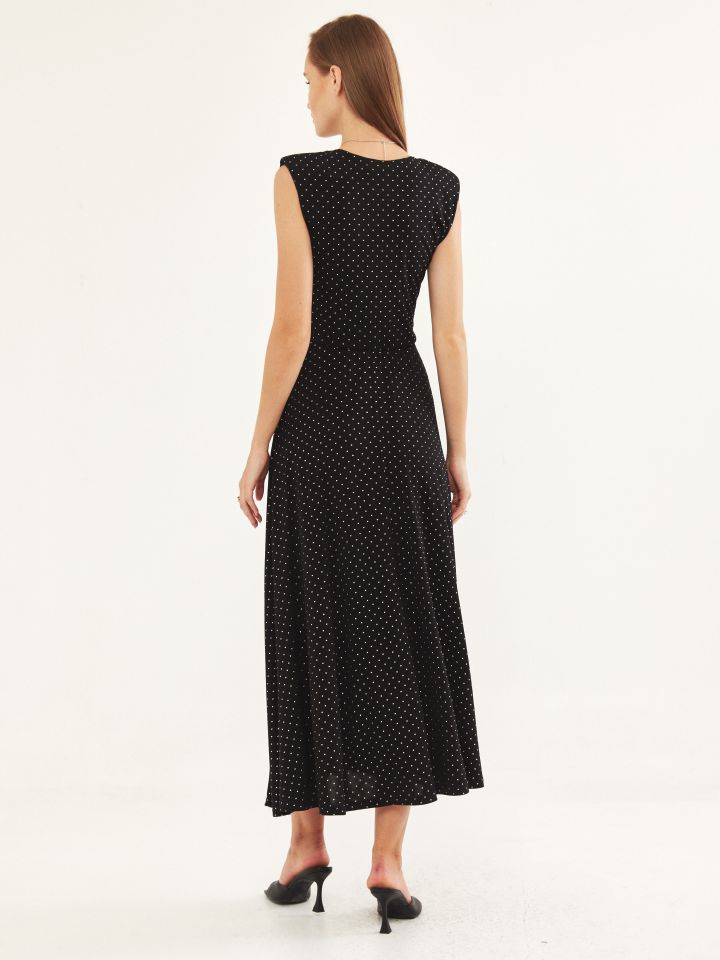 שמלה פייטים וולן בצבע שחור