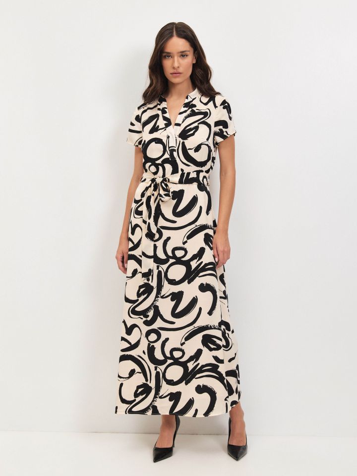 שמלה דפוס חגורה PROMO בצבע שחור/אופוויט