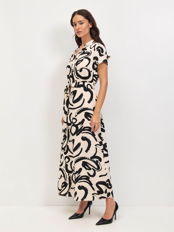 שמלה דפוס חגורה PROMO בצבע שחור/אופוויט