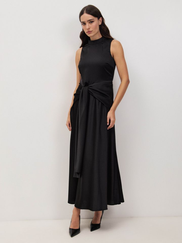 שמלה סטן קשירה במותן בצבע שחור