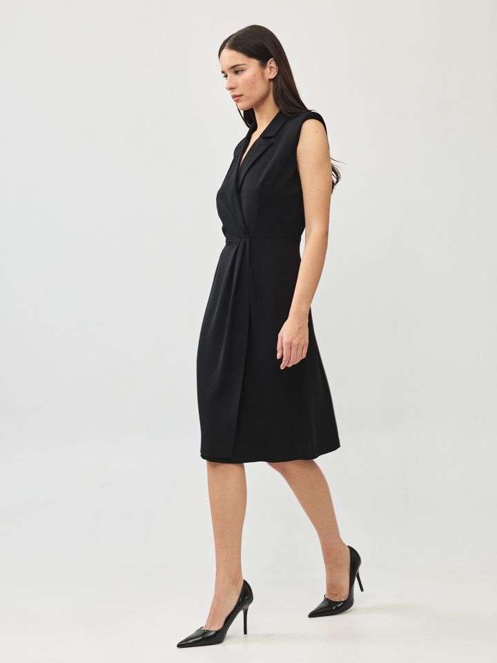 שמלה צוארון ROMI בצבע שחור