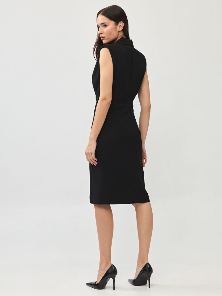 שמלה צוארון ROMI בצבע שחור