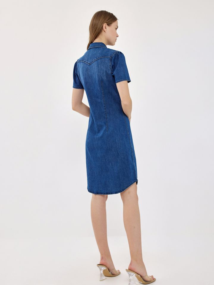 שמלה ג’ינס חצי שרוול בצבע ג’ינס