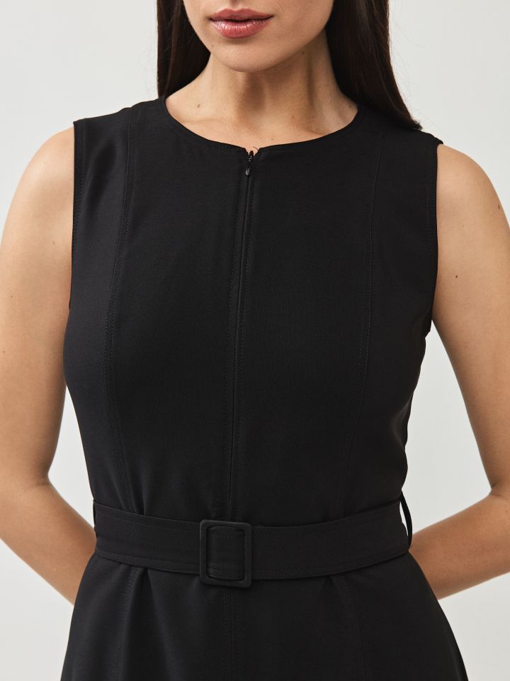 שמלה קומו חגורה ואבזמים בצבע שחור