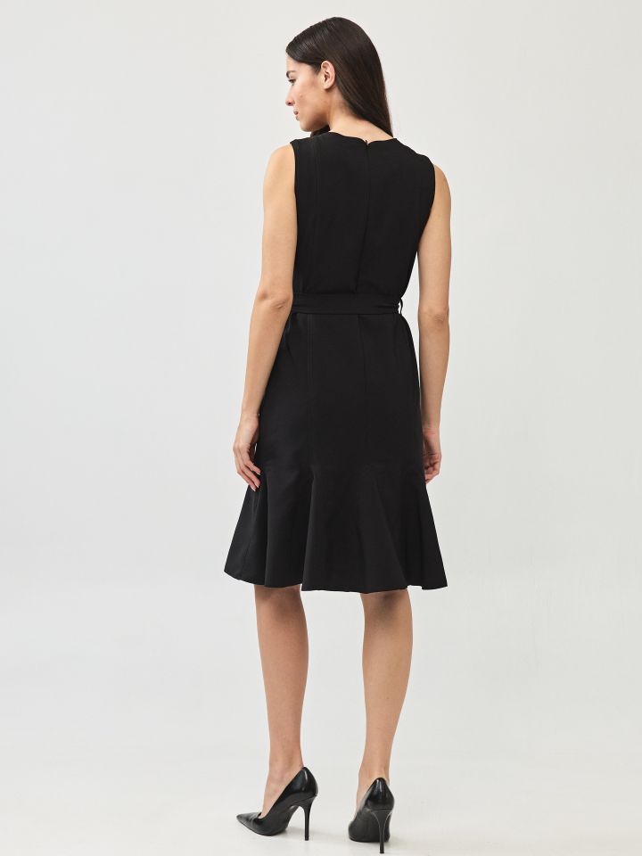 שמלה קומו חגורה ואבזמים בצבע שחור